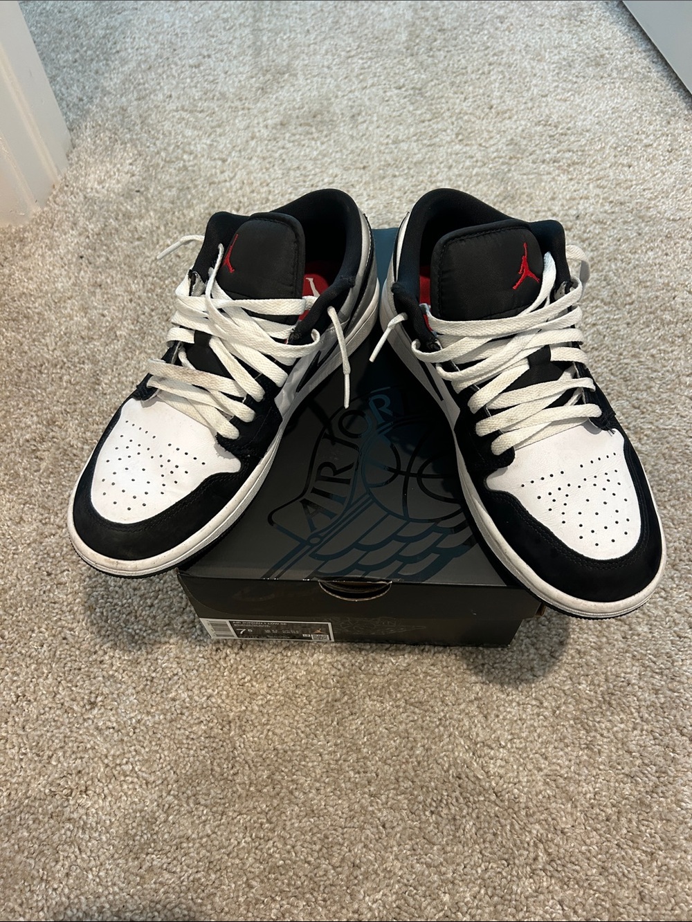 Jordan 1 Low - Picture 3 of 3